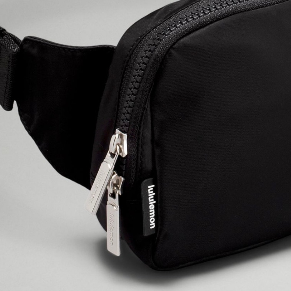 New Release Lululemon Large Everywhere Belt Bag Black EBB Fanny Pack NWT - Picture 7 of 12